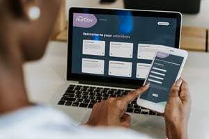C1_Women_Laptop_Cell_EN